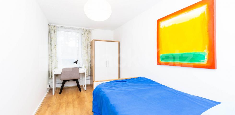 			3 Bedroom, 1 bath, 1 reception Flat			 Oakley Square, Camden